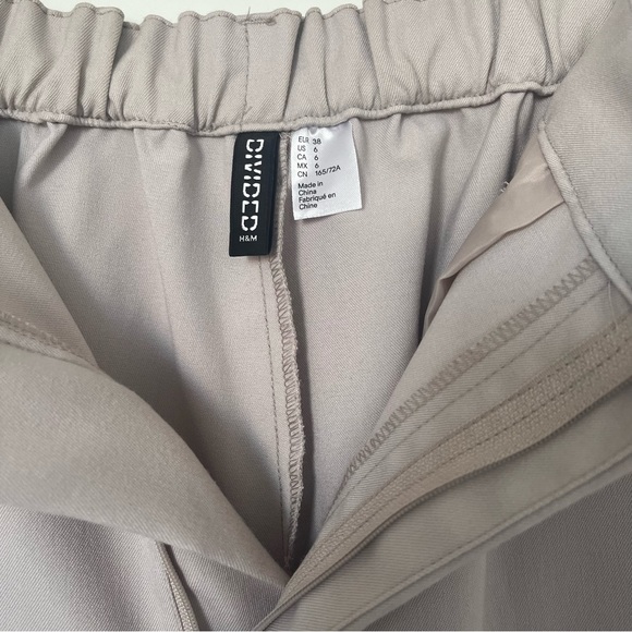 SOLD - H&M High Waisted Wide Leg High Trousers in Light Beige Size 6 - Picture 4 of 8